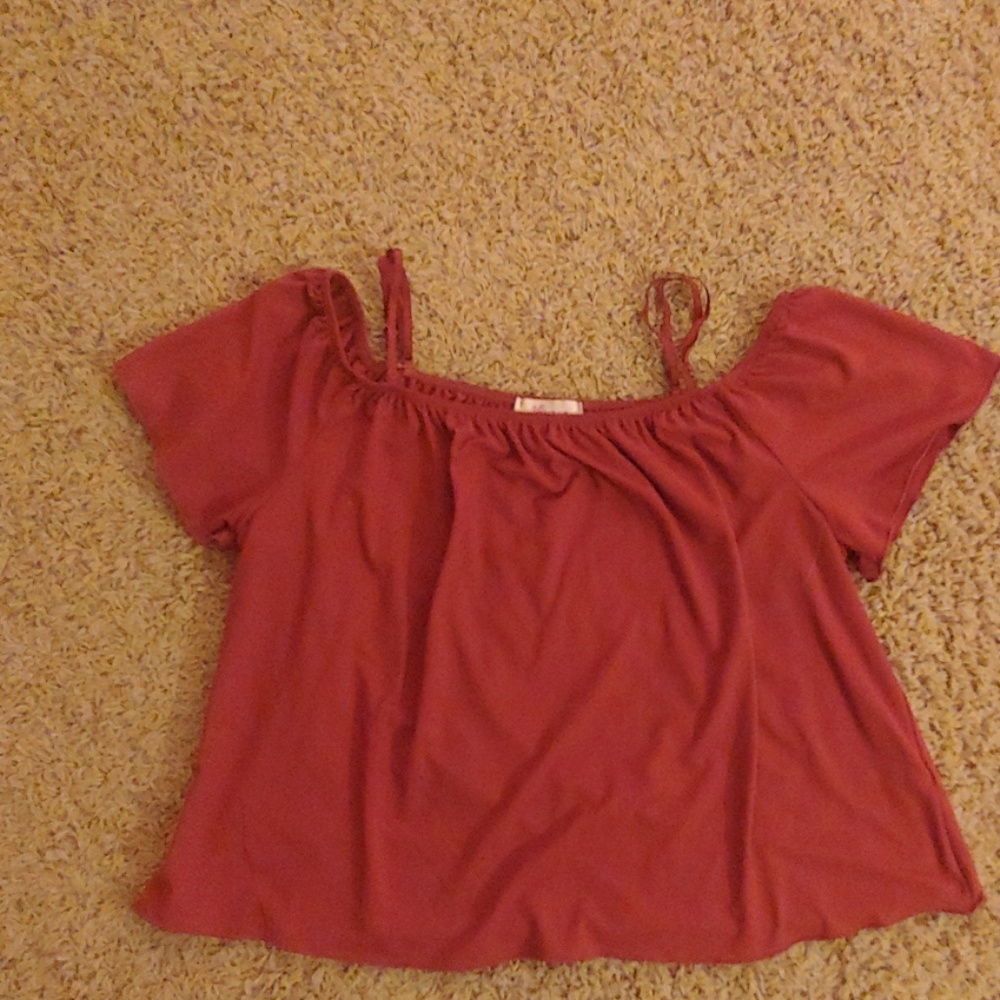Cold shoulder maroon top